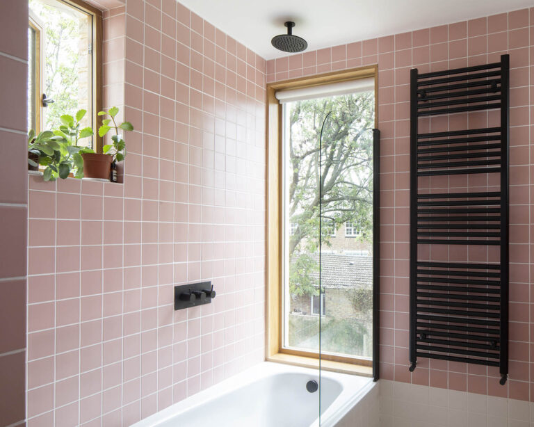 An oak window at the bottom of a bath