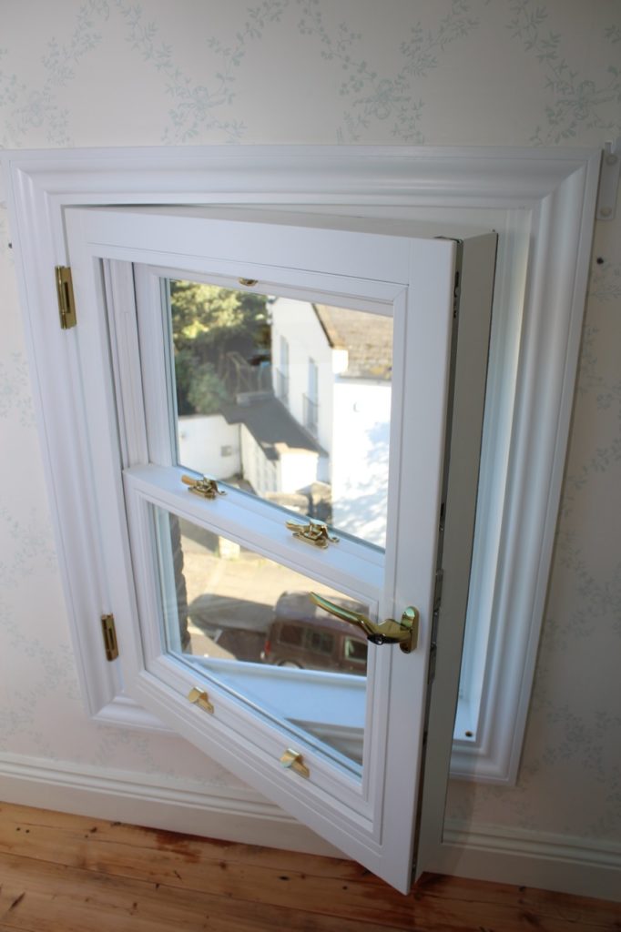 detail of the casement frame with hinged window - Hampstead project