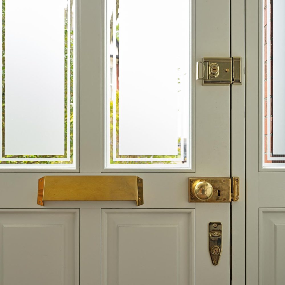 Glazing with clear borders in frosted glass