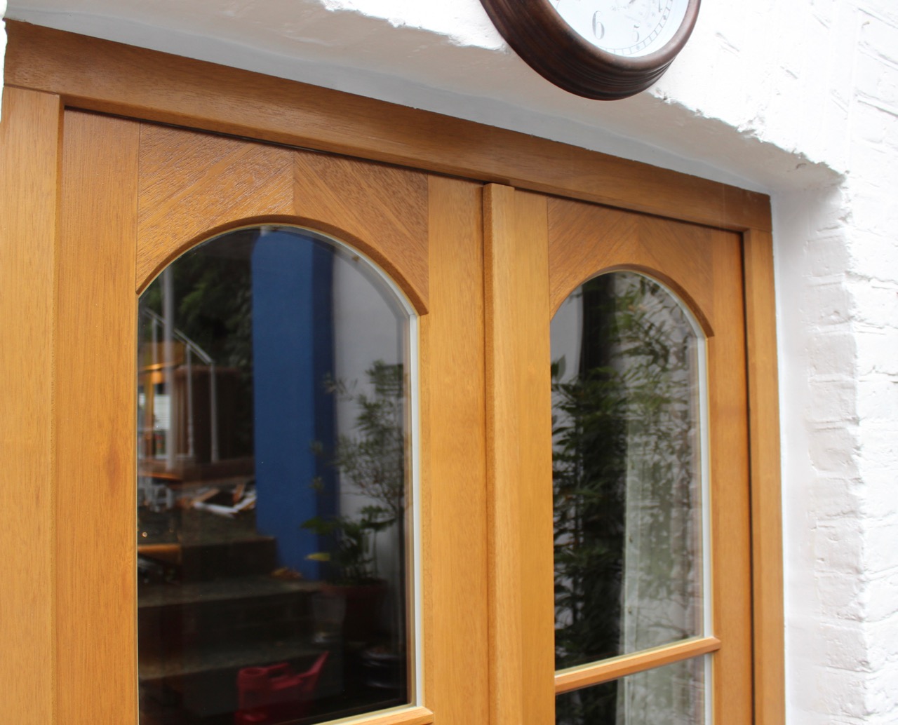 door in natural stained oak